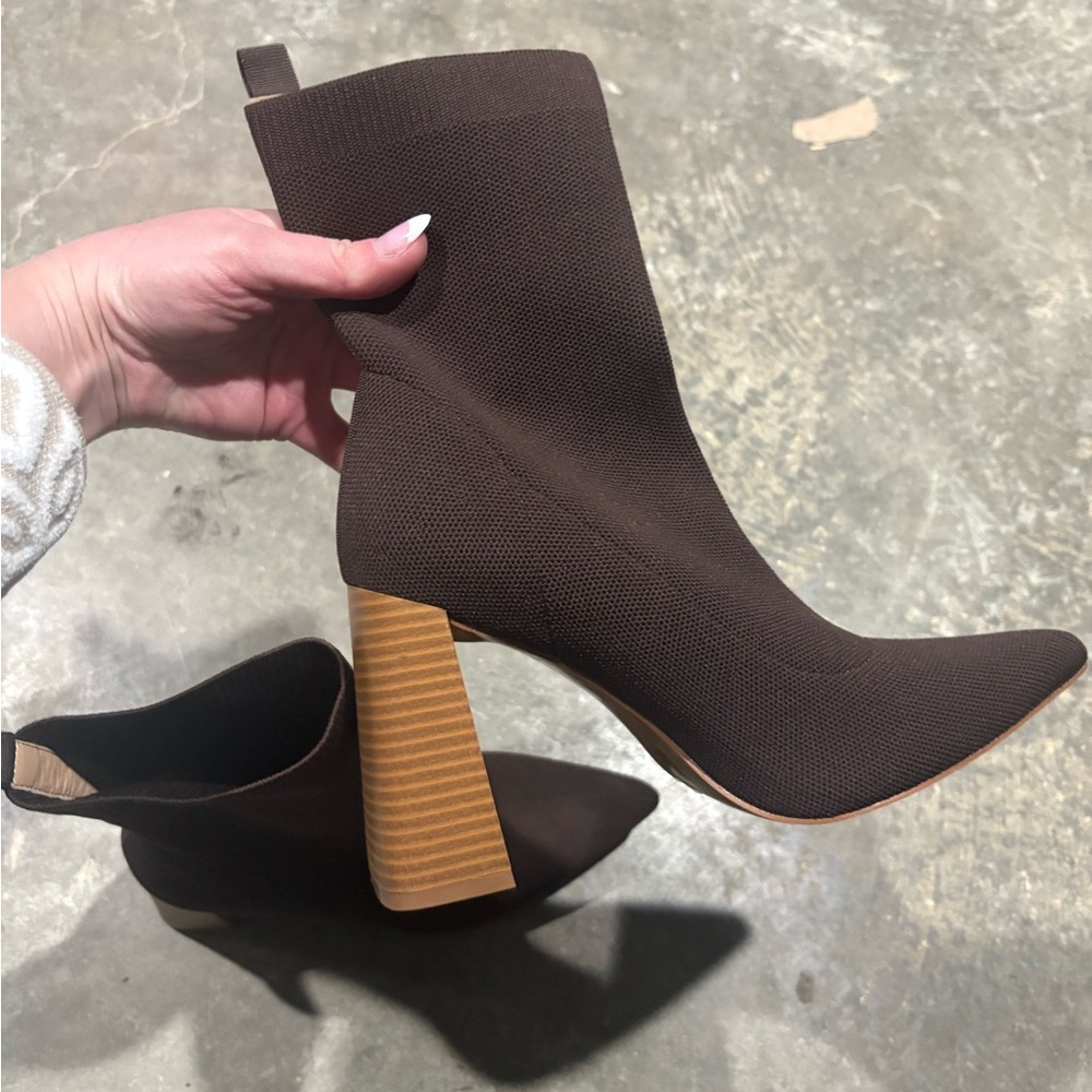 Journee Collection brown stretch Elegant Brown Ankle Boots sz 9